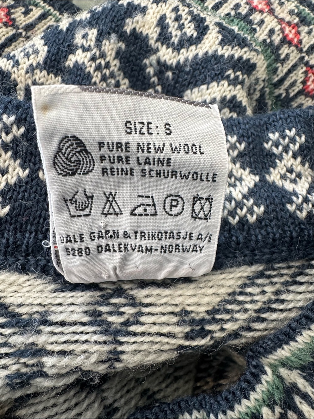 Vintage Dale of Norway Nordic Fair Isle Wool Cardigan Navy Blue & Cream 21x26 - Picture 7 of 7